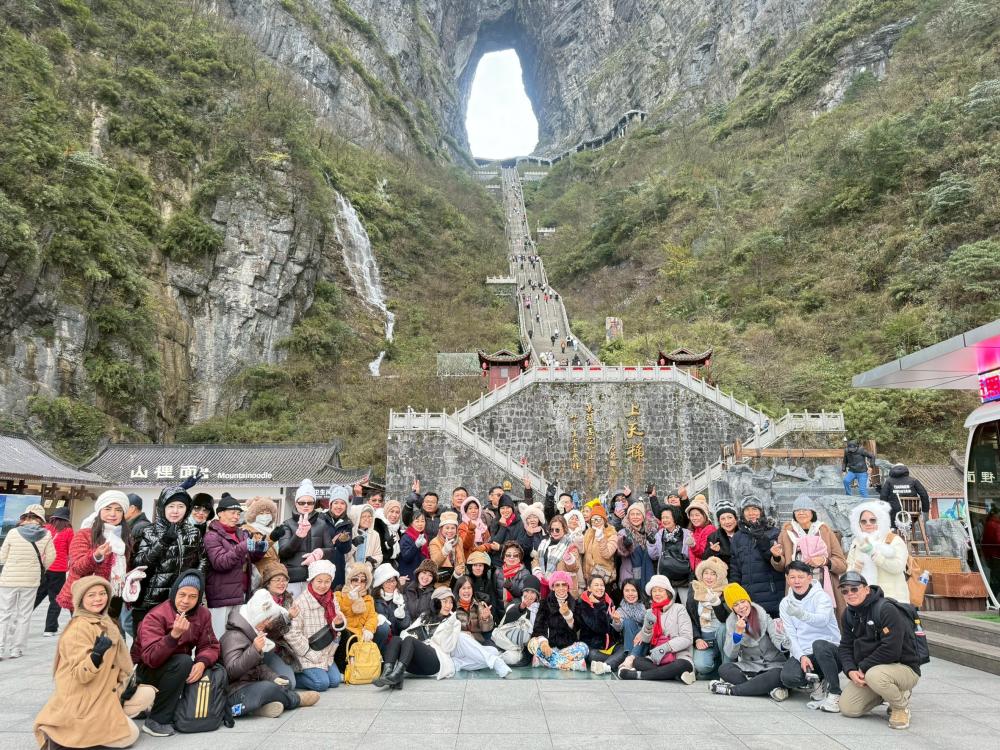 ทัวร์จางเจียเจี้ย ฟ่งหวง ฝูหรงเจิ้น เทียนเหมินซาน ประตูสวรรค์ 6 วัน 5 คืน( 15 - 20 Nov 2025)