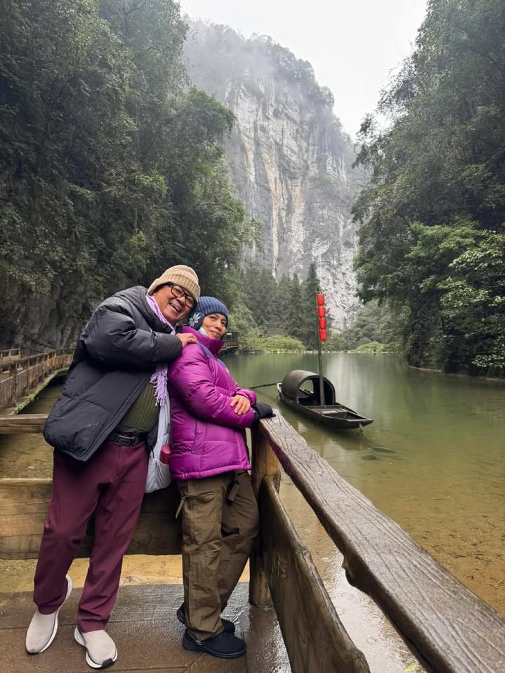 ทัวร์เฉิงตู ฉงชิ่ง อุทยานหลุมฟ้า เขานางฟ้า สี่ดรุณี ปี้เผิงโกว 7 วัน 6 คืน  (คุณ  ChiSsy Ches)